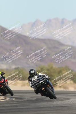 media/Oct-30-2025-Racers Edge (Thu) [[dabbdaf680]]/3-B Group/Session 2 (Turn 14)/